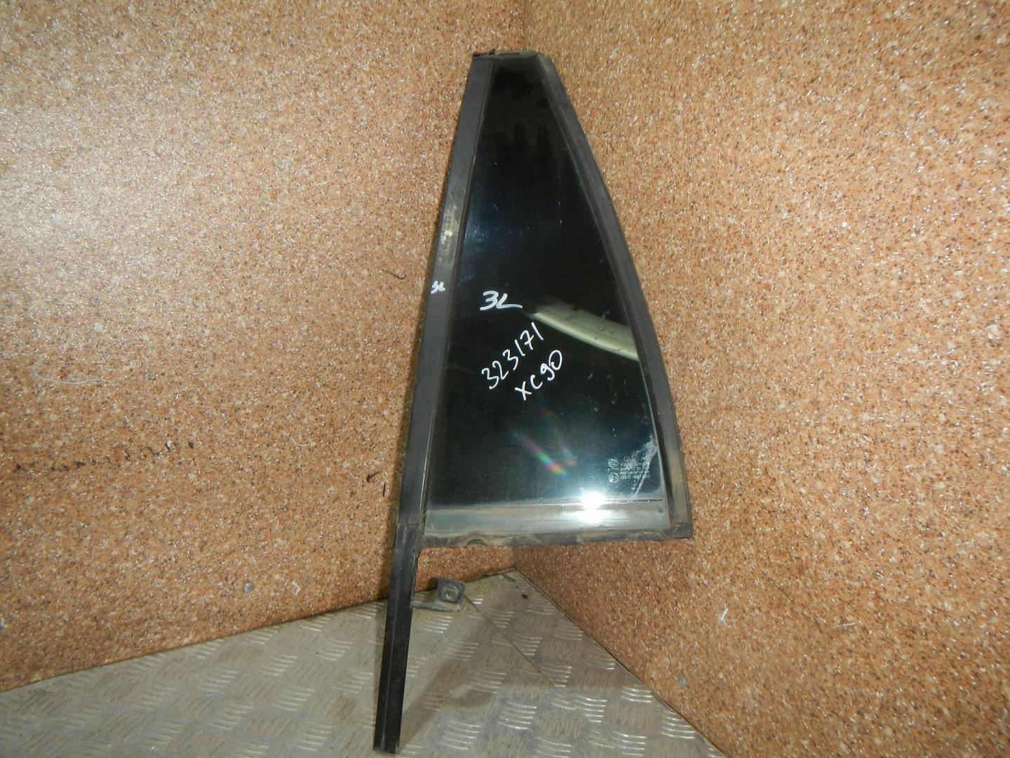 Стекло двери задней левой (форточка)