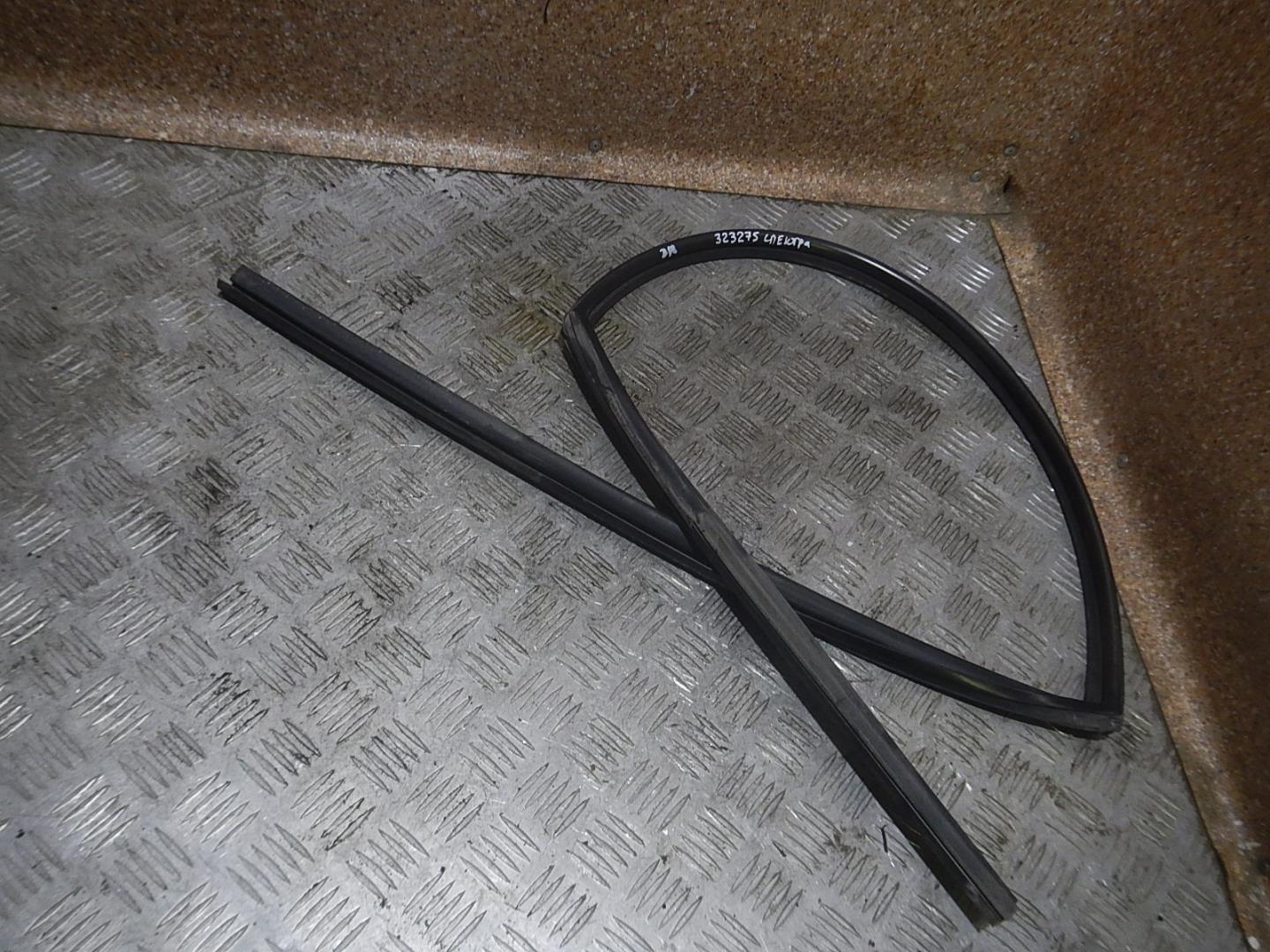 Уплотнитель стекла двери