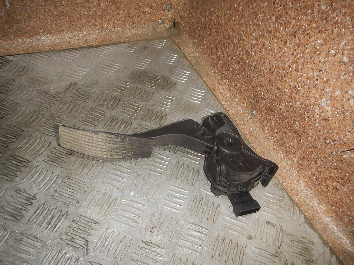 Педаль газа