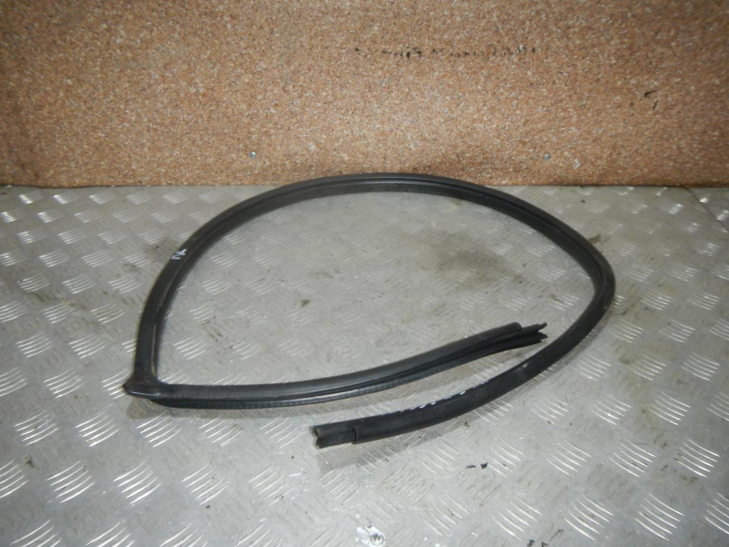 Уплотнитель двери