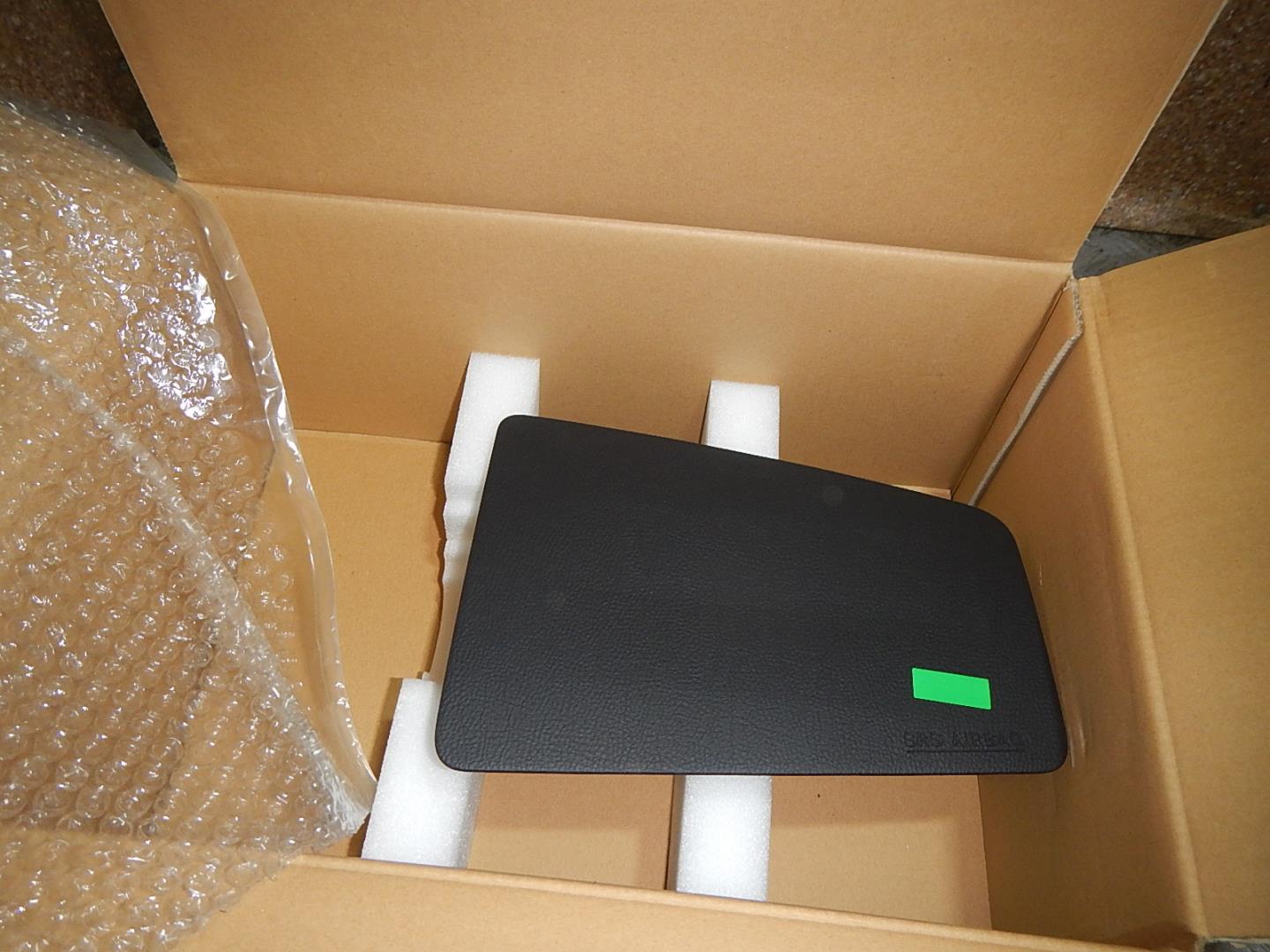 Подушка безопасности пассажирская (в торпедо)