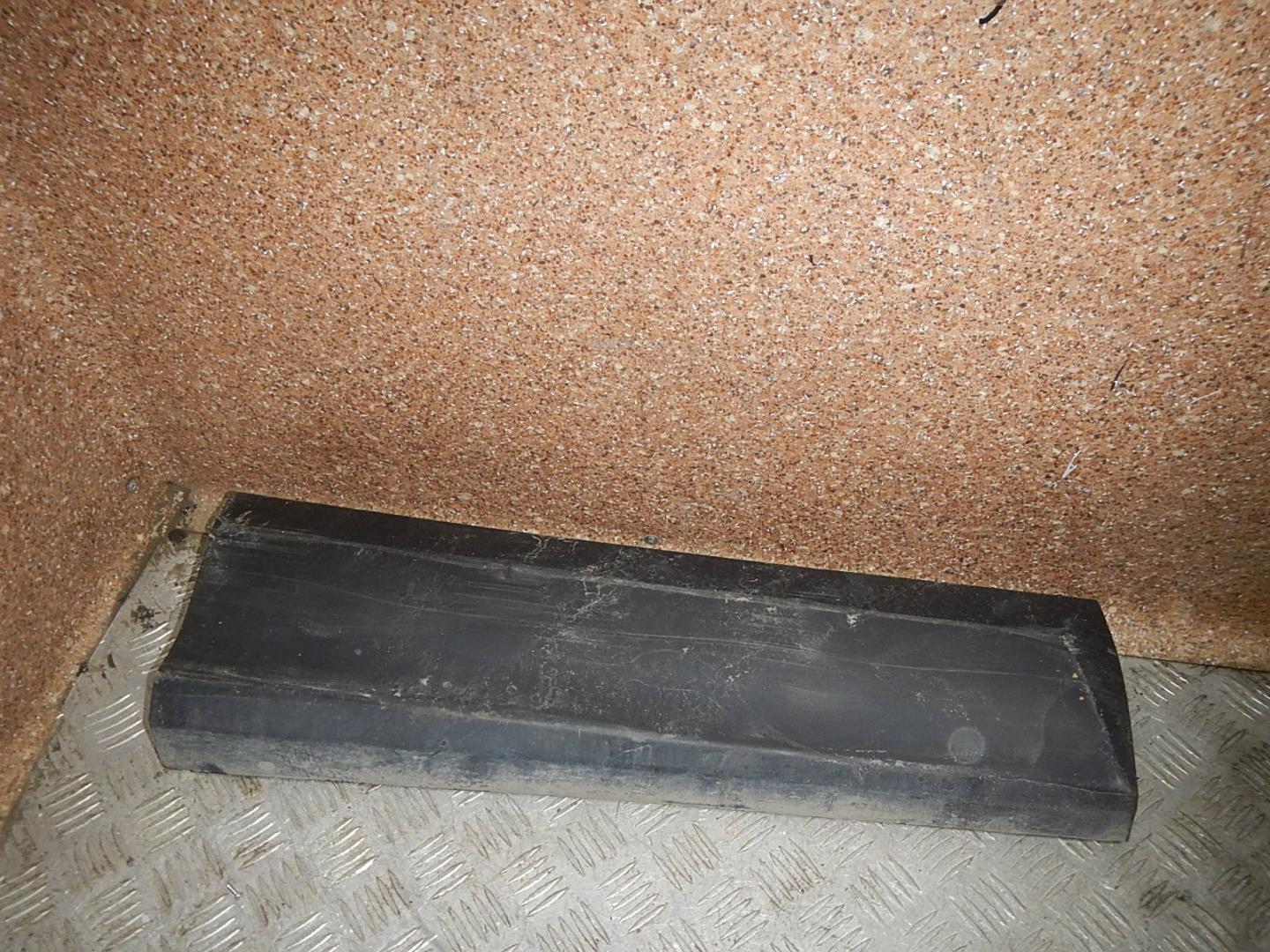 Молдинг задней правой двери