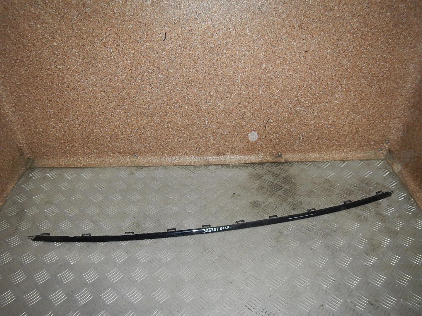 Молдинг заднего бампера