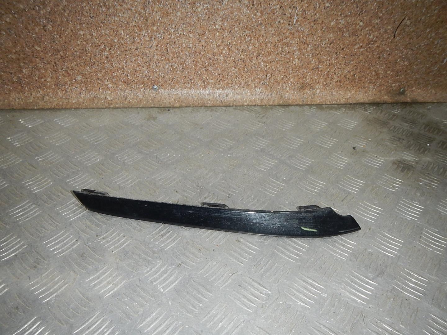 Молдинг переднего бампера правый