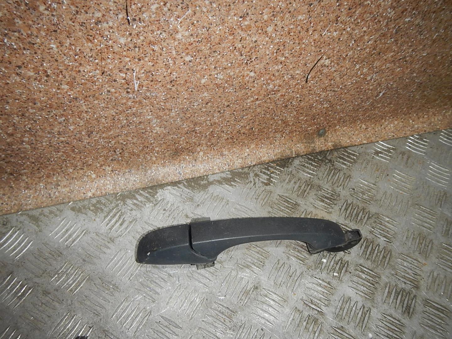 Ручка двери передней наружная правая