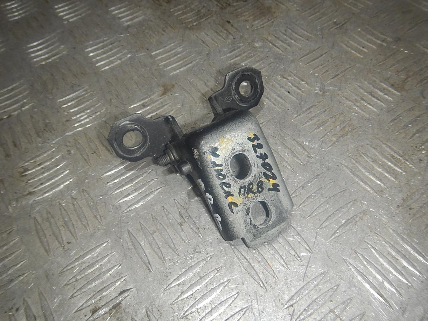 Петля двери передней правой верхняя