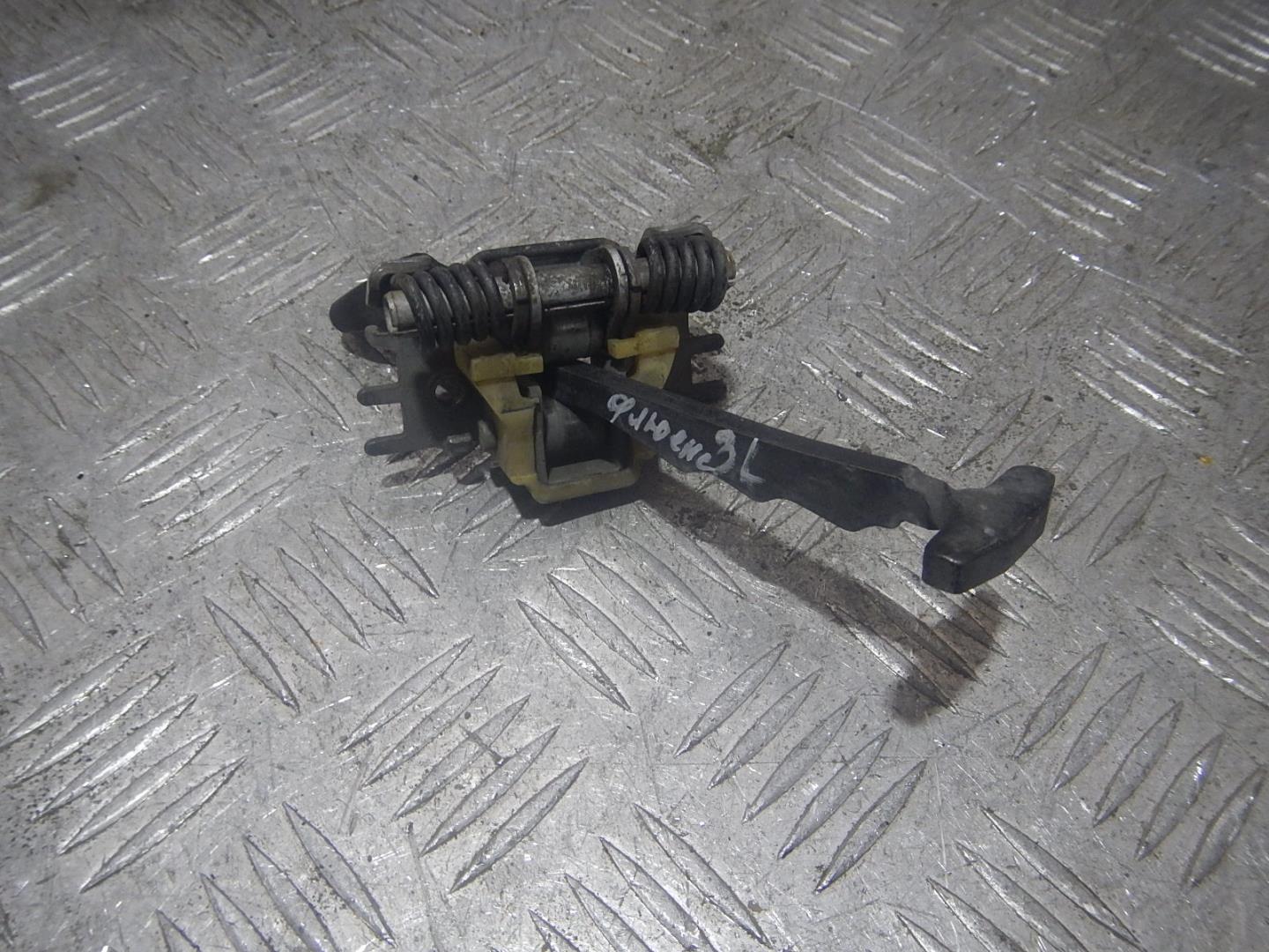 Ограничитель двери