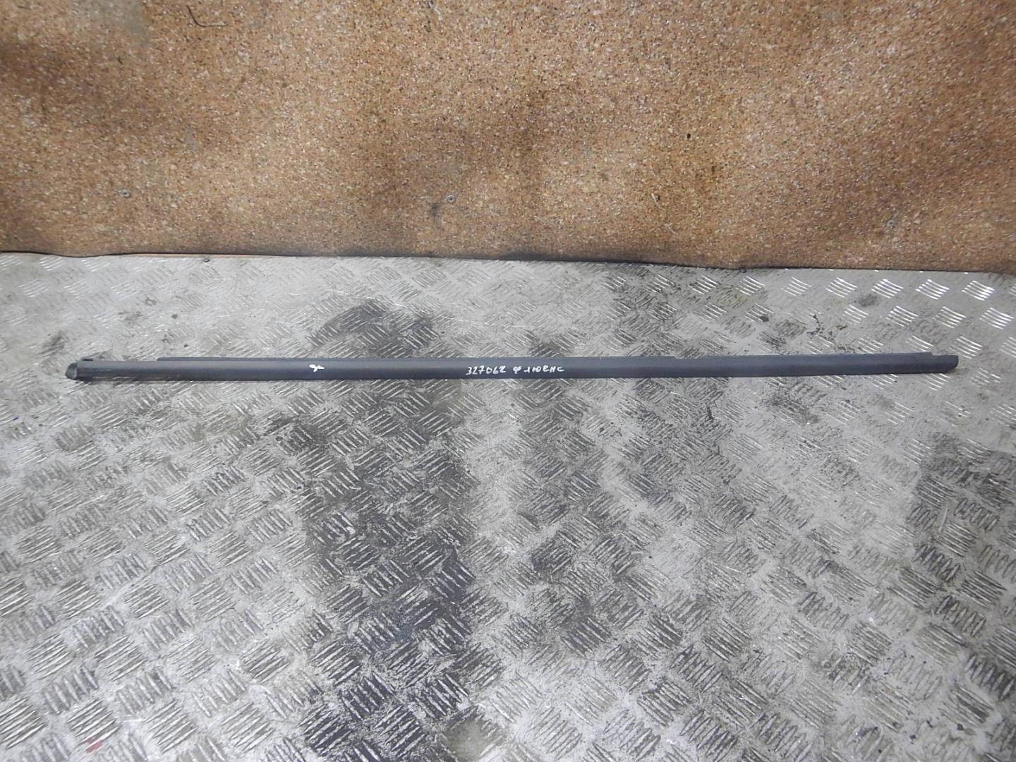 Накладка стекла заднего левого