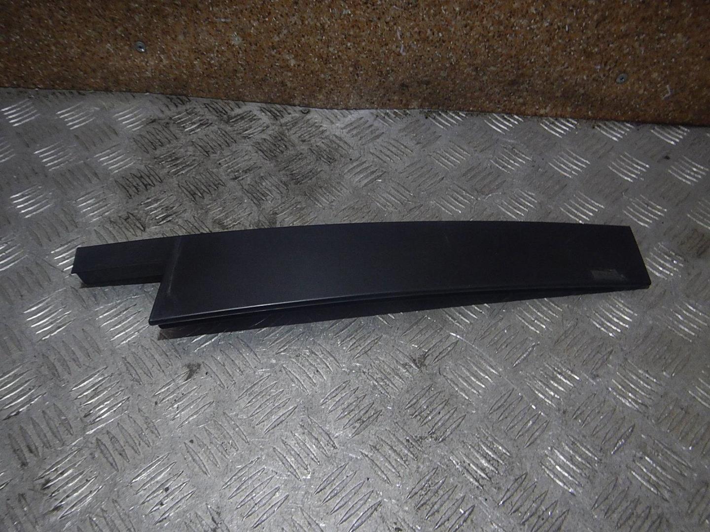 Накладка двери задней правой