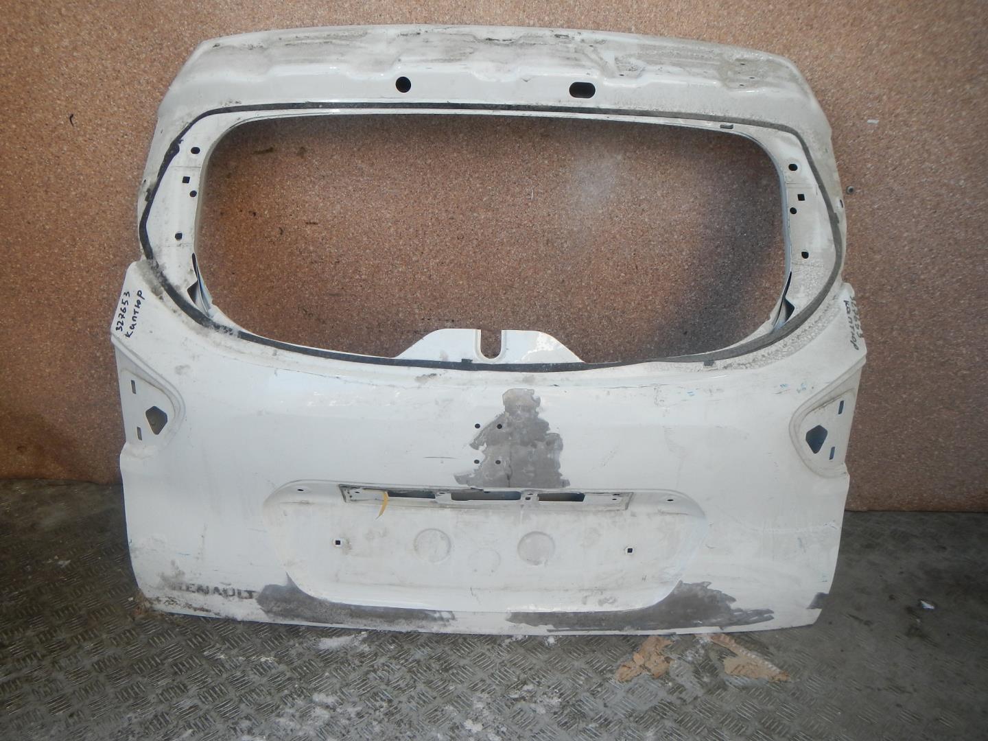 Дверь багажника