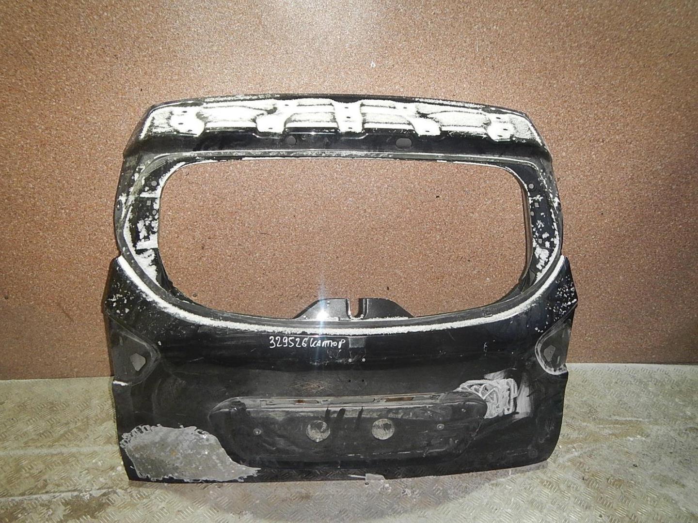 Дверь багажника