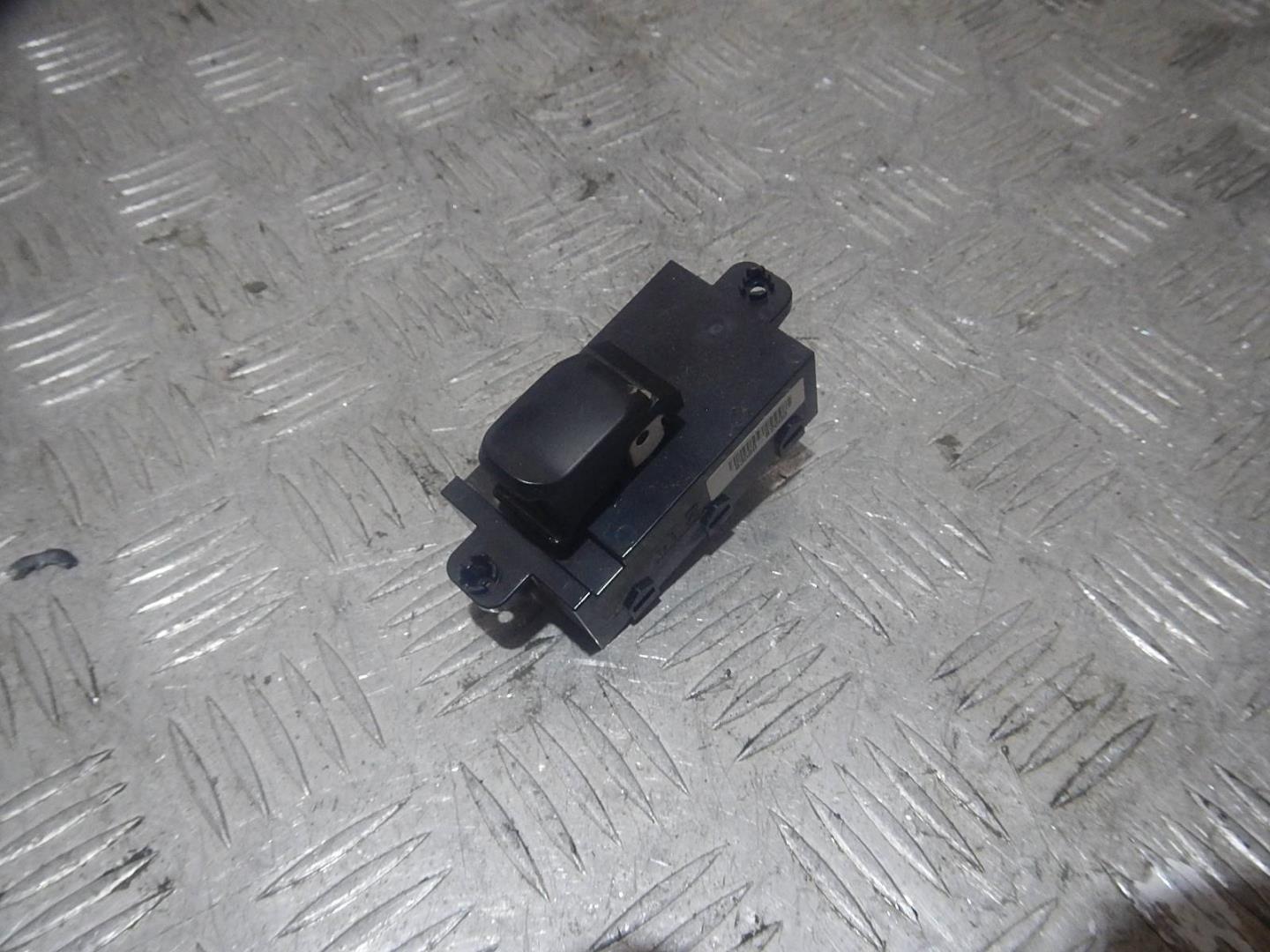 Кнопка стеклоподъемника