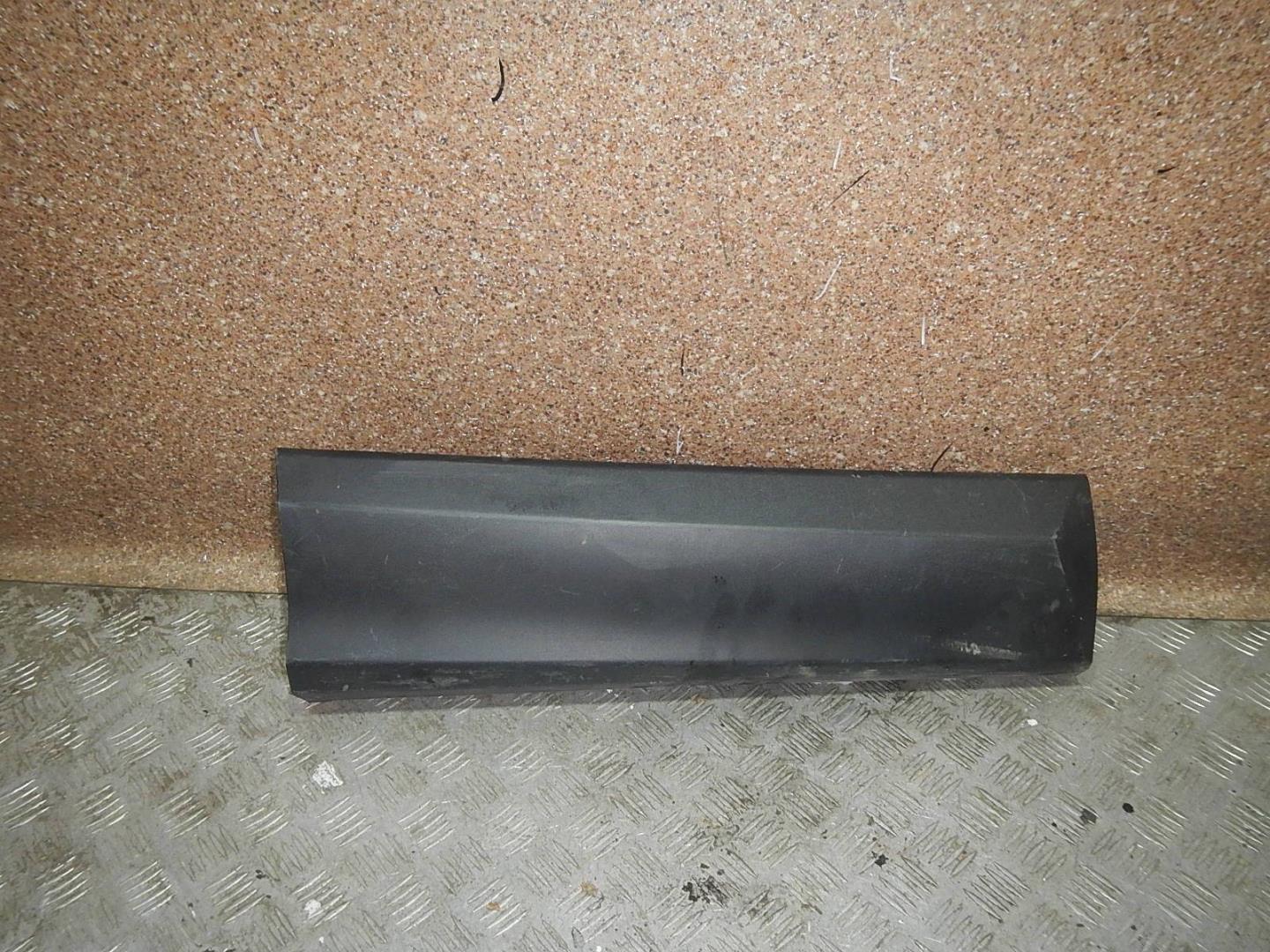 Молдинг задней правой двери