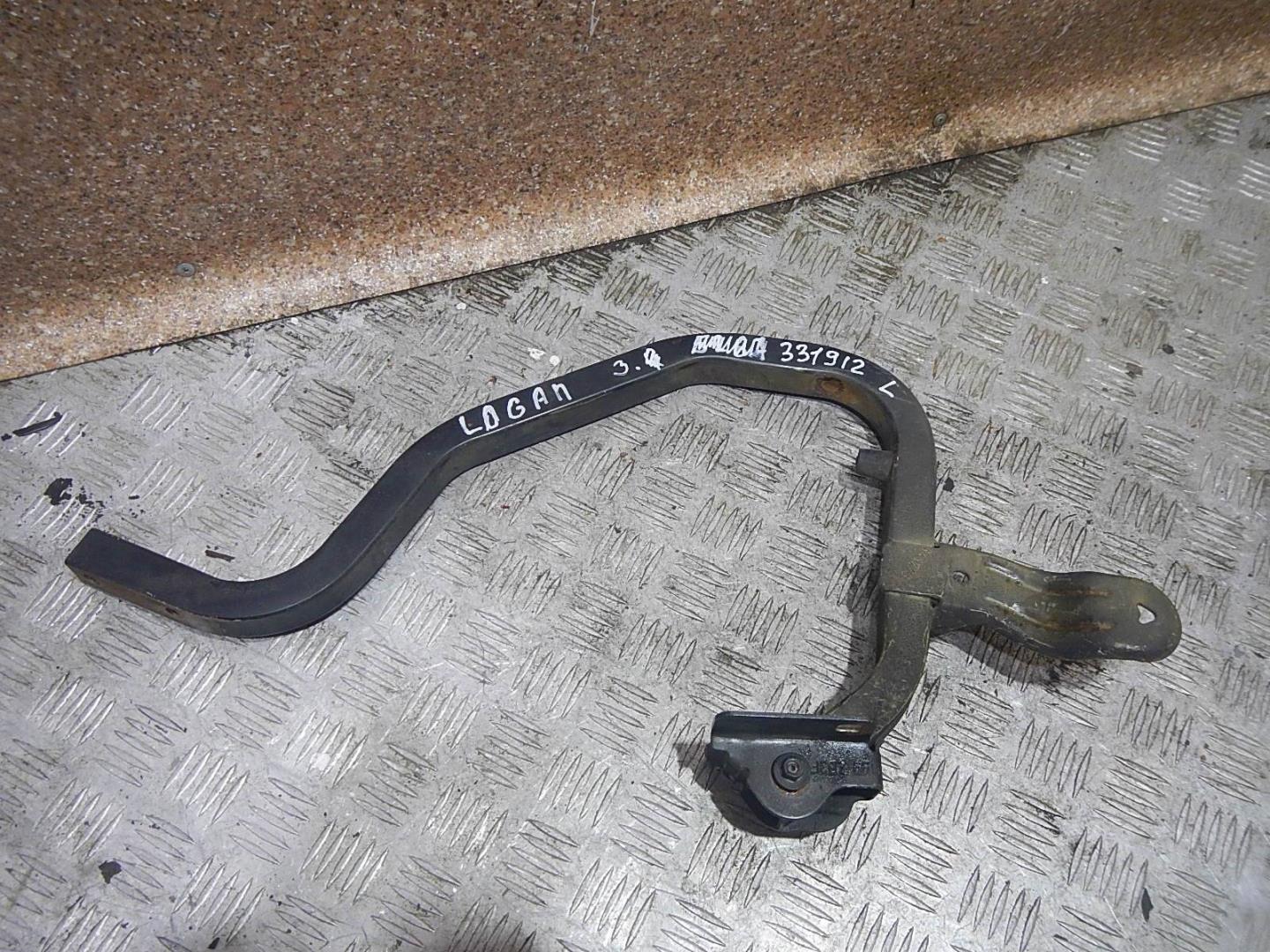 Петля крышки багажника