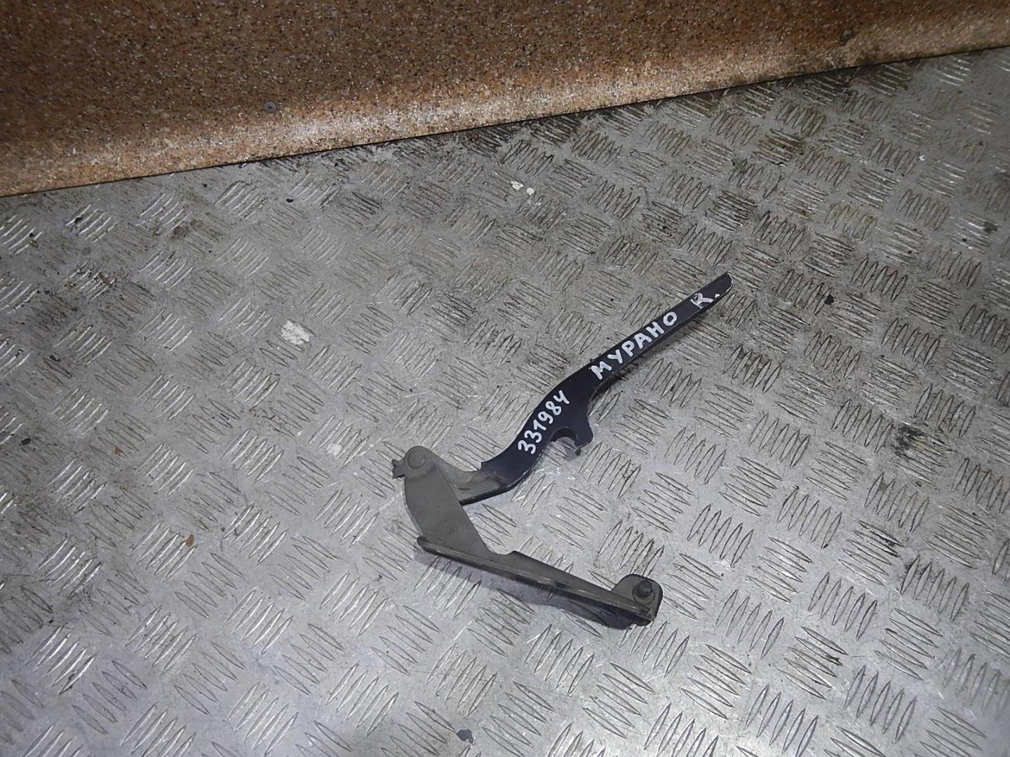 Петля капота правая