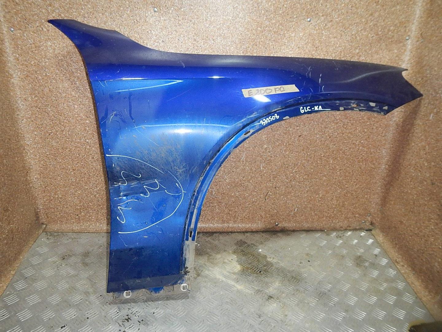 Крыло переднее правое