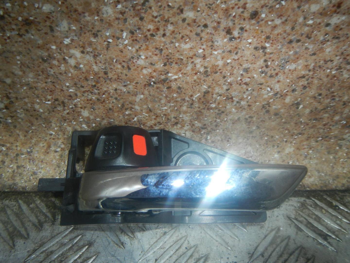 Ручка двери внутренняя левая