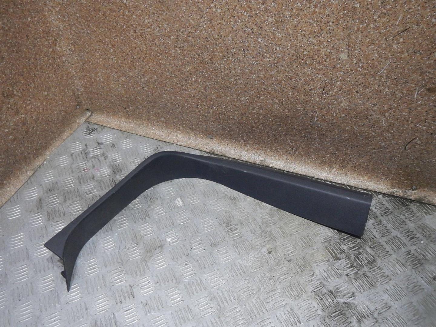 Обшивка двери багажника