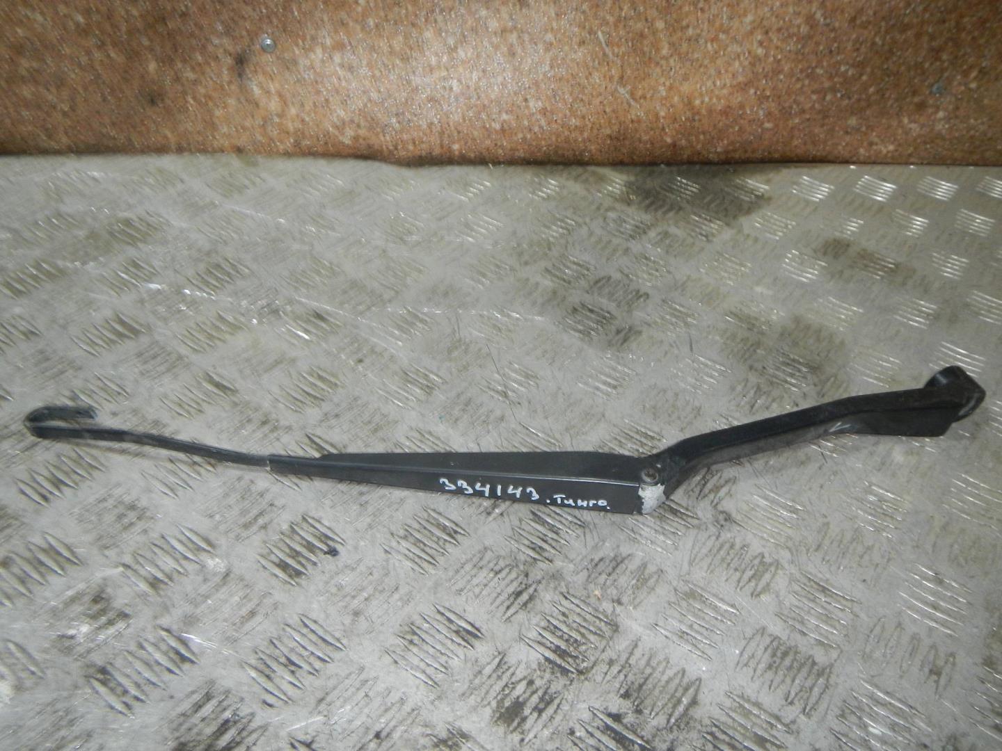 Поводок стеклоочистителя передний левый