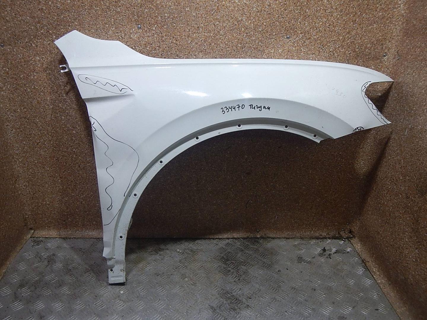 Крыло переднее правое