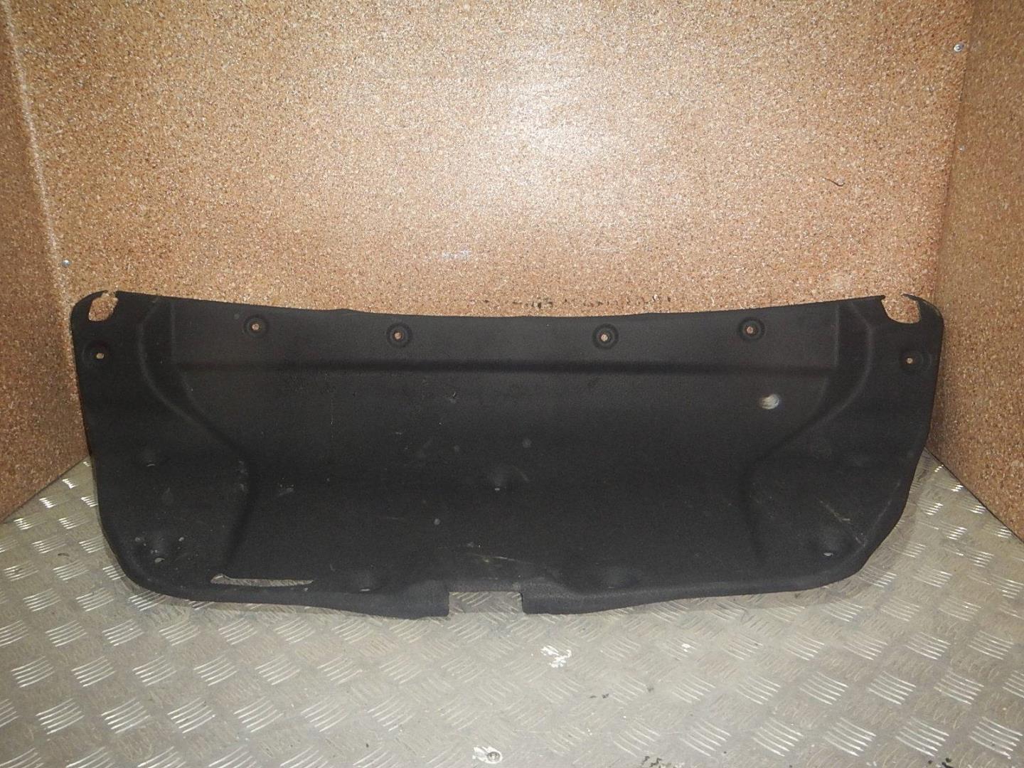 Обшивка крышки багажника