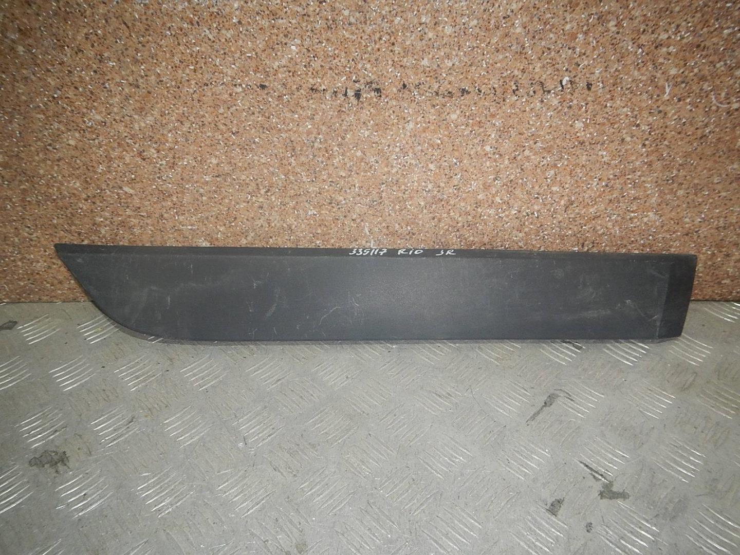 Молдинг задней правой двери