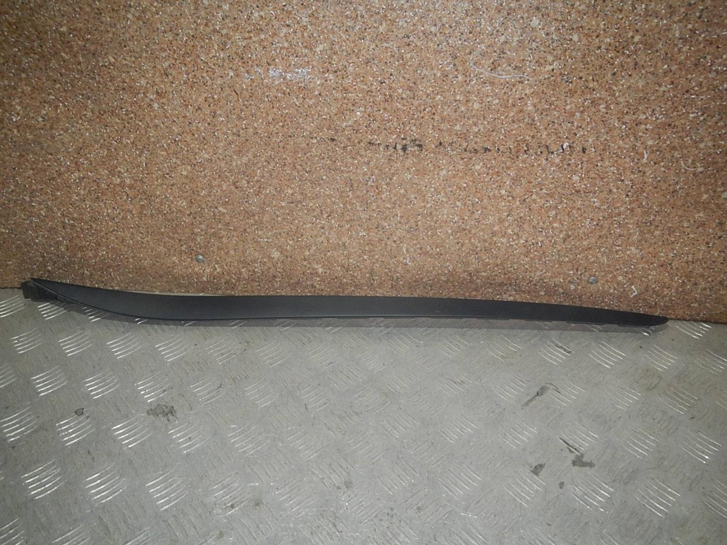 Молдинг лобового стекла