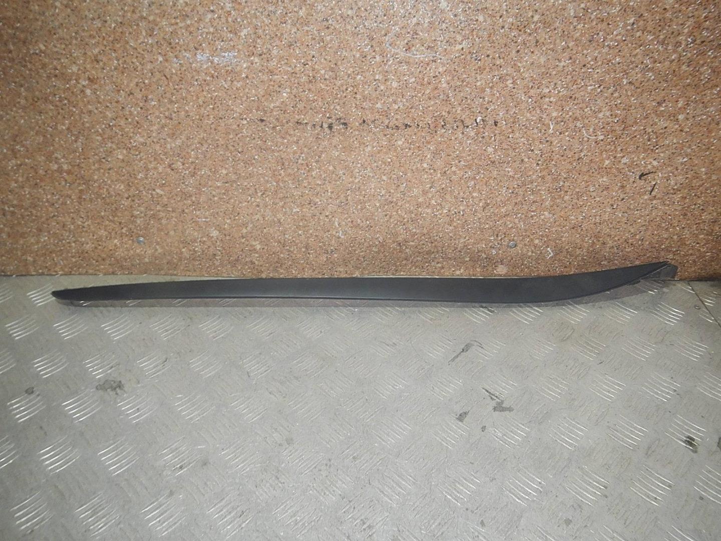 Молдинг лобового стекла