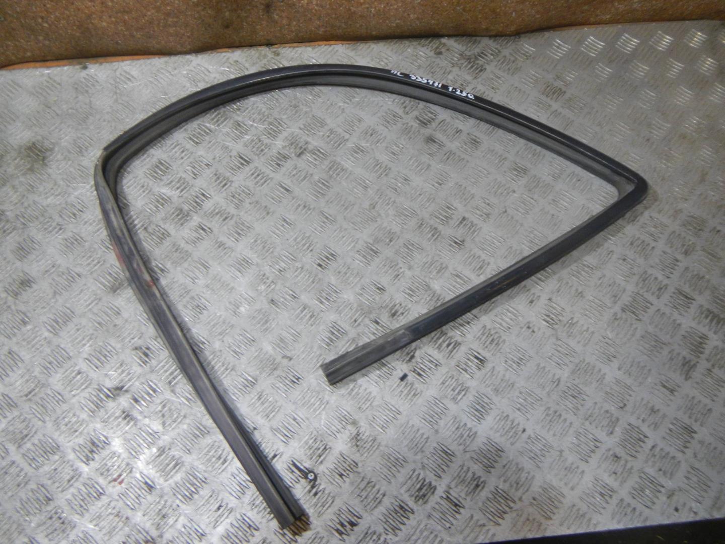 Уплотнитель стекла двери