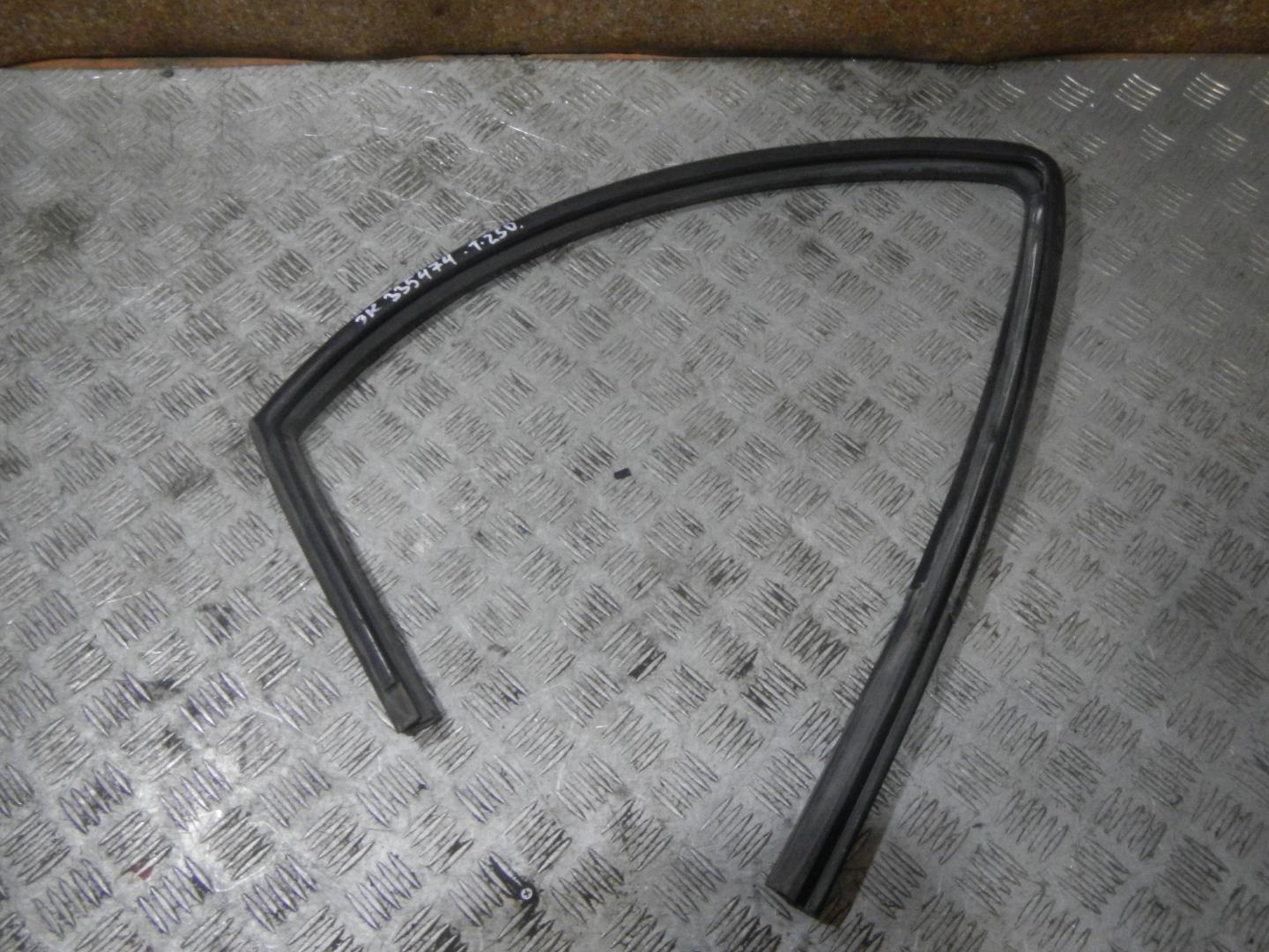 Уплотнитель стекла двери