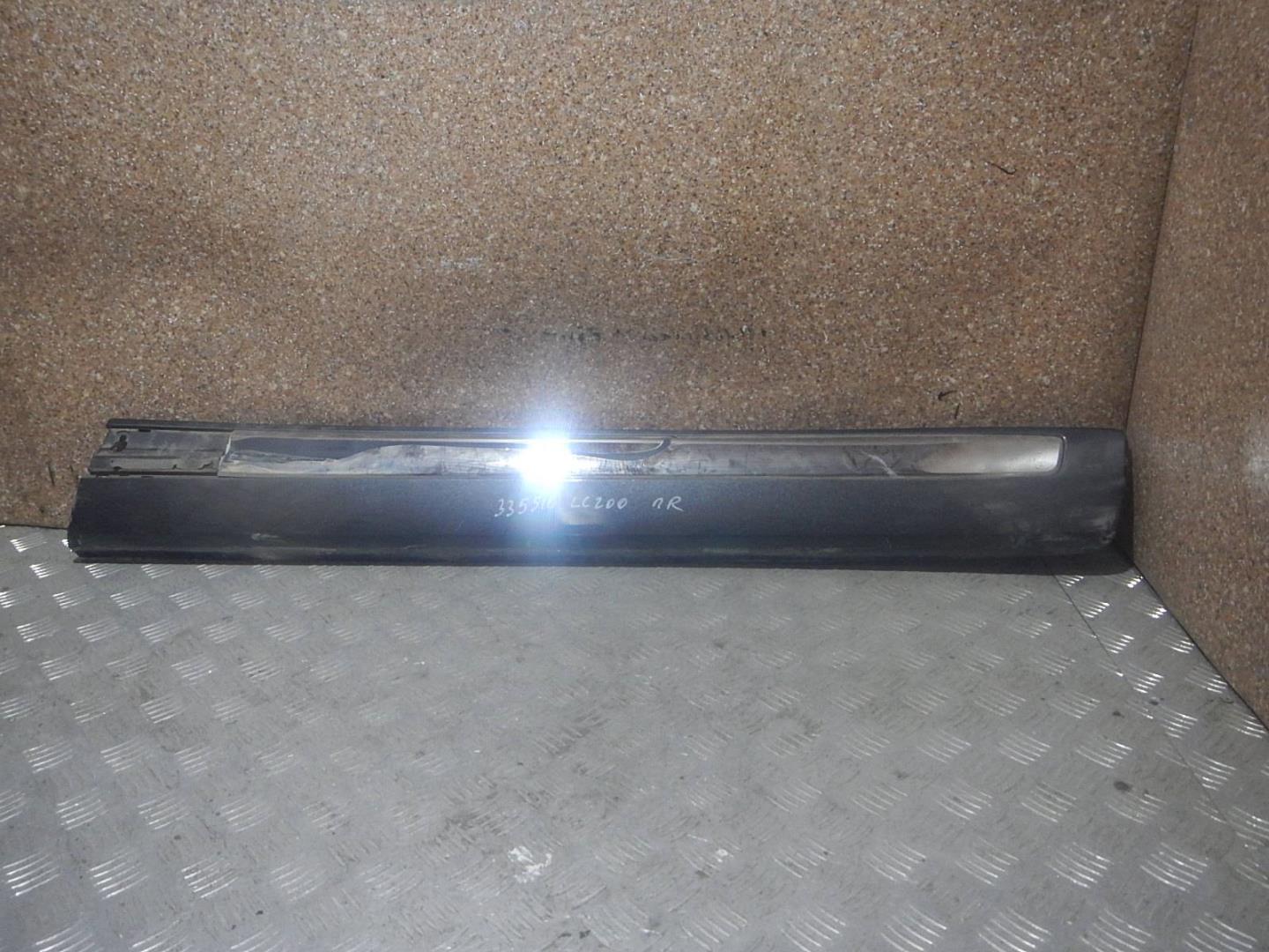 Молдинг передней правой двери