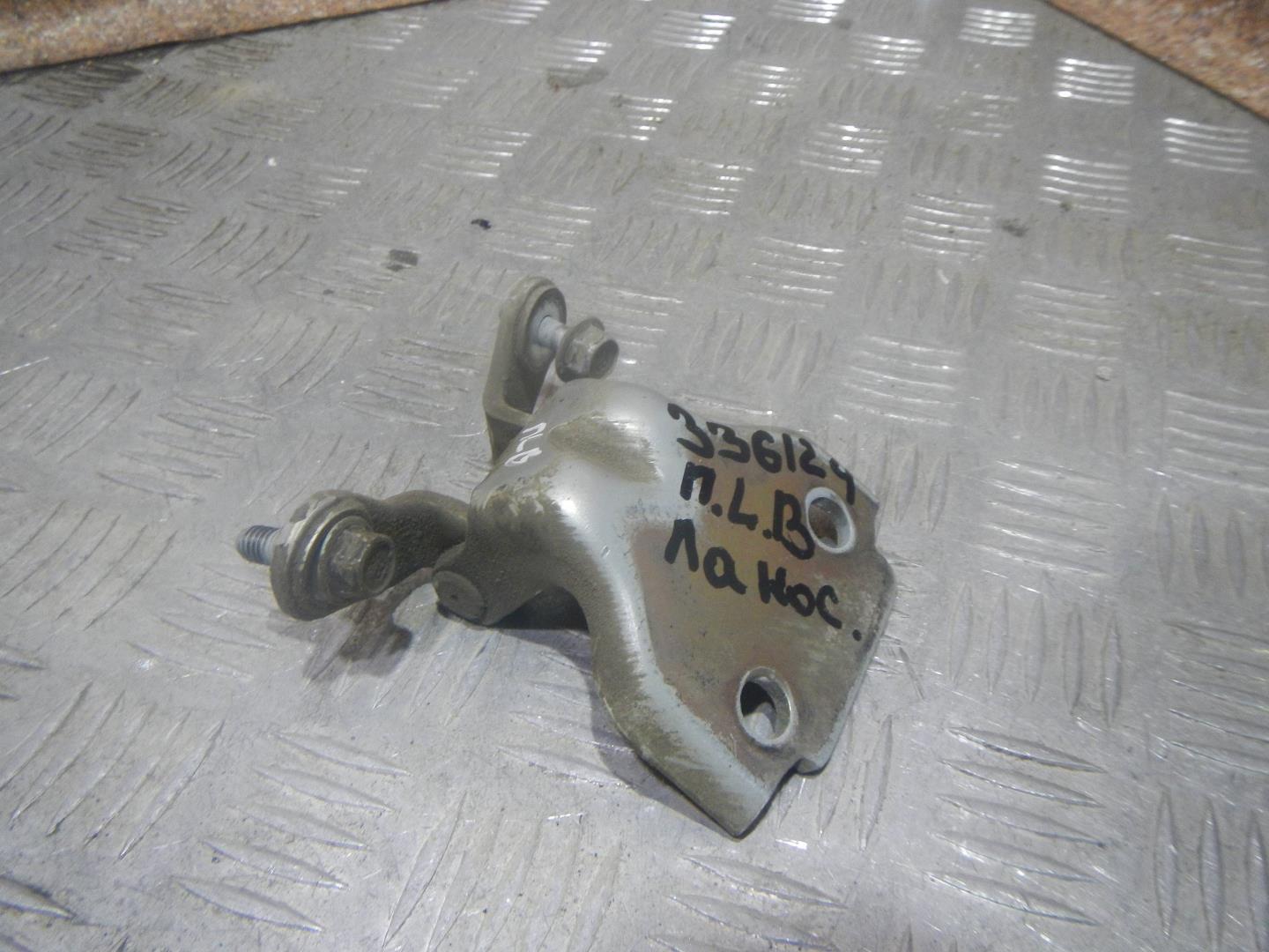 Петля двери передней левой верхняя