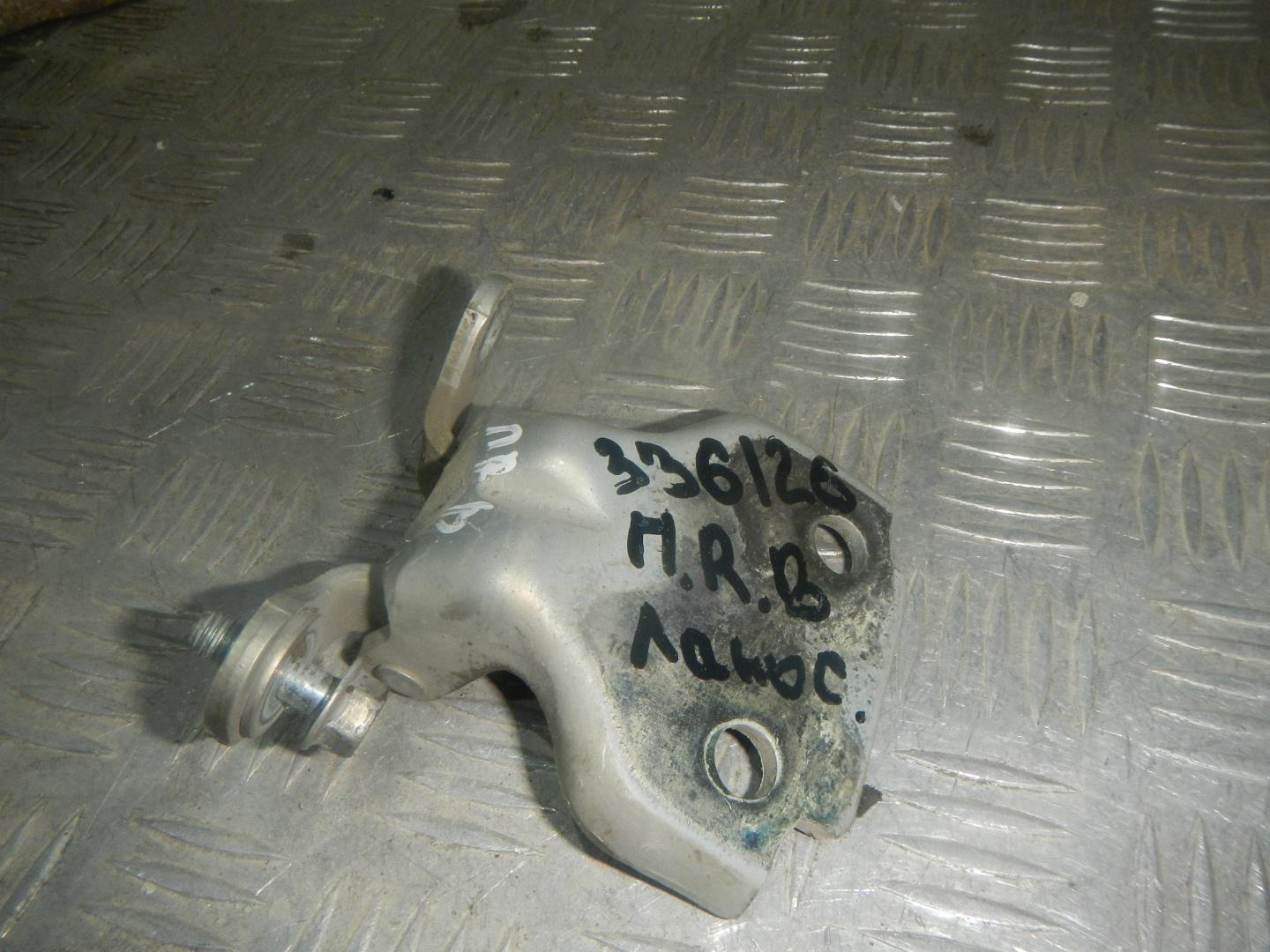 Петля двери передней правой верхняя