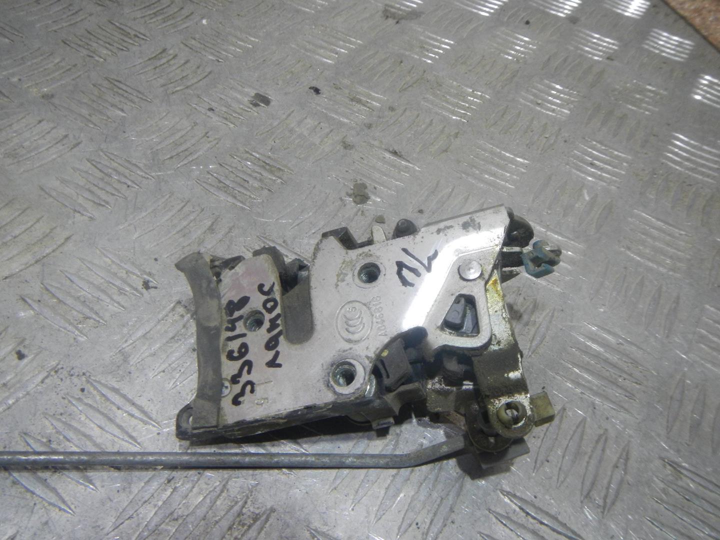 Замок двери передней левой