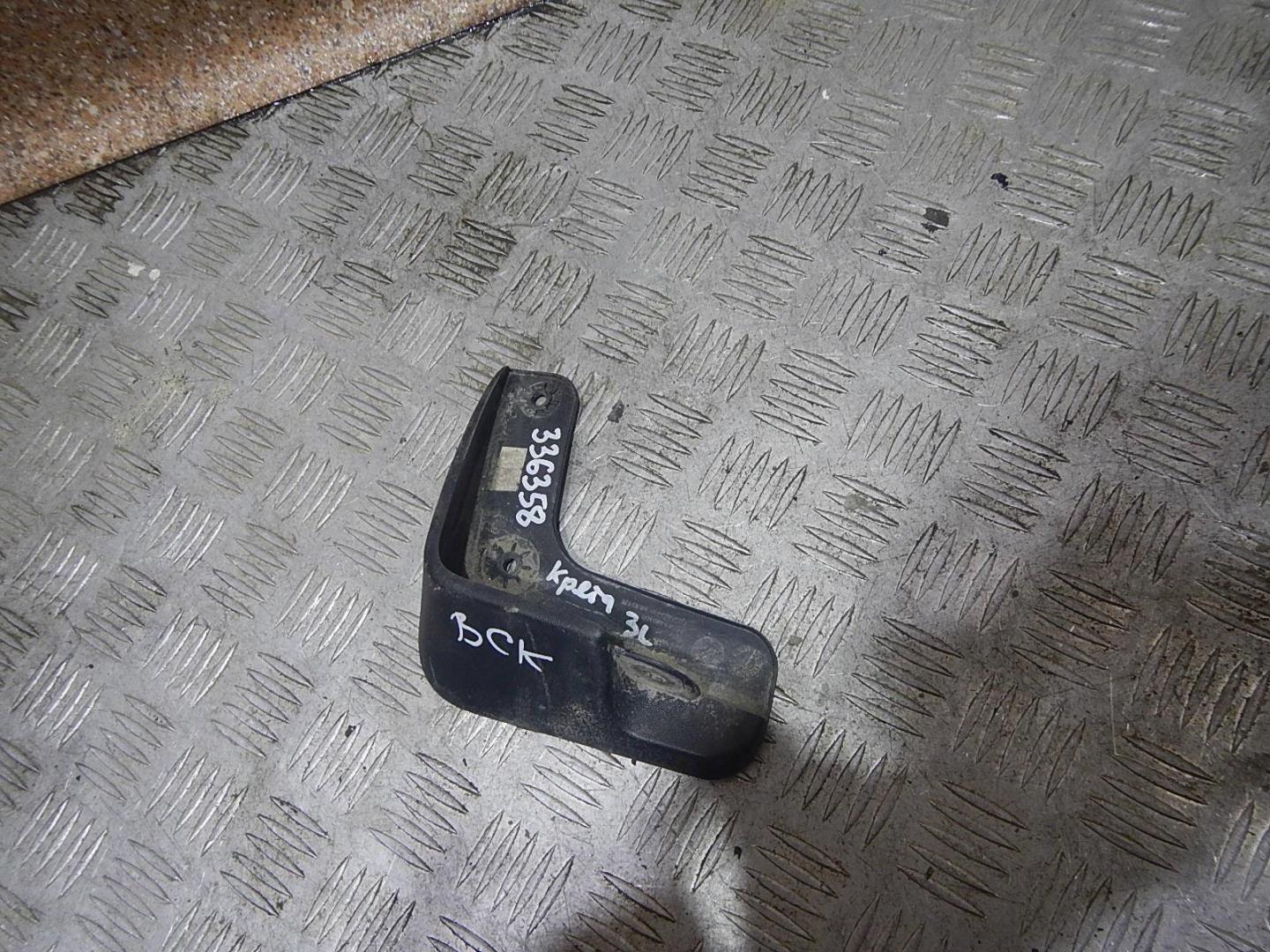 Брызговик задний левый