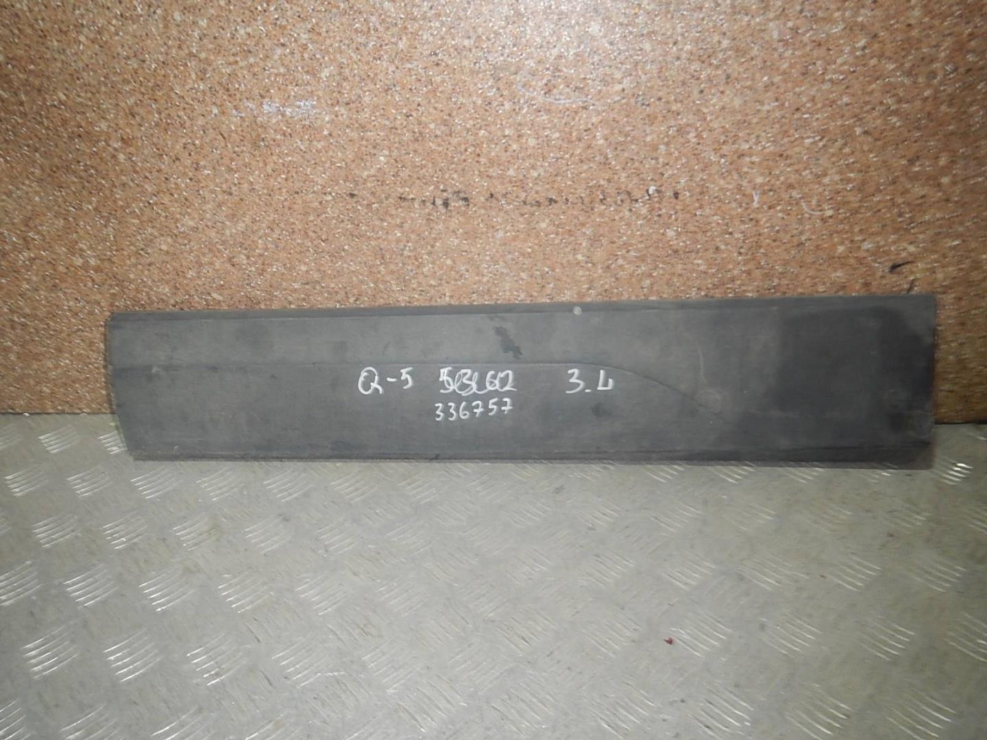 Молдинг задней левой двери