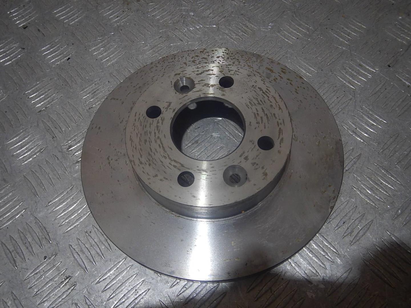 Диск тормозной передний не вентилируемый