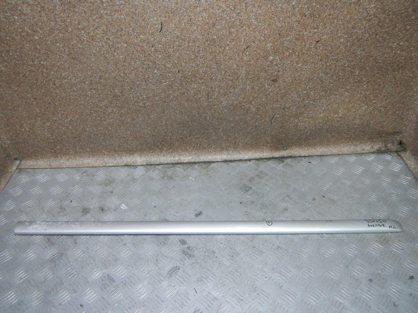 Молдинг передней левой двери