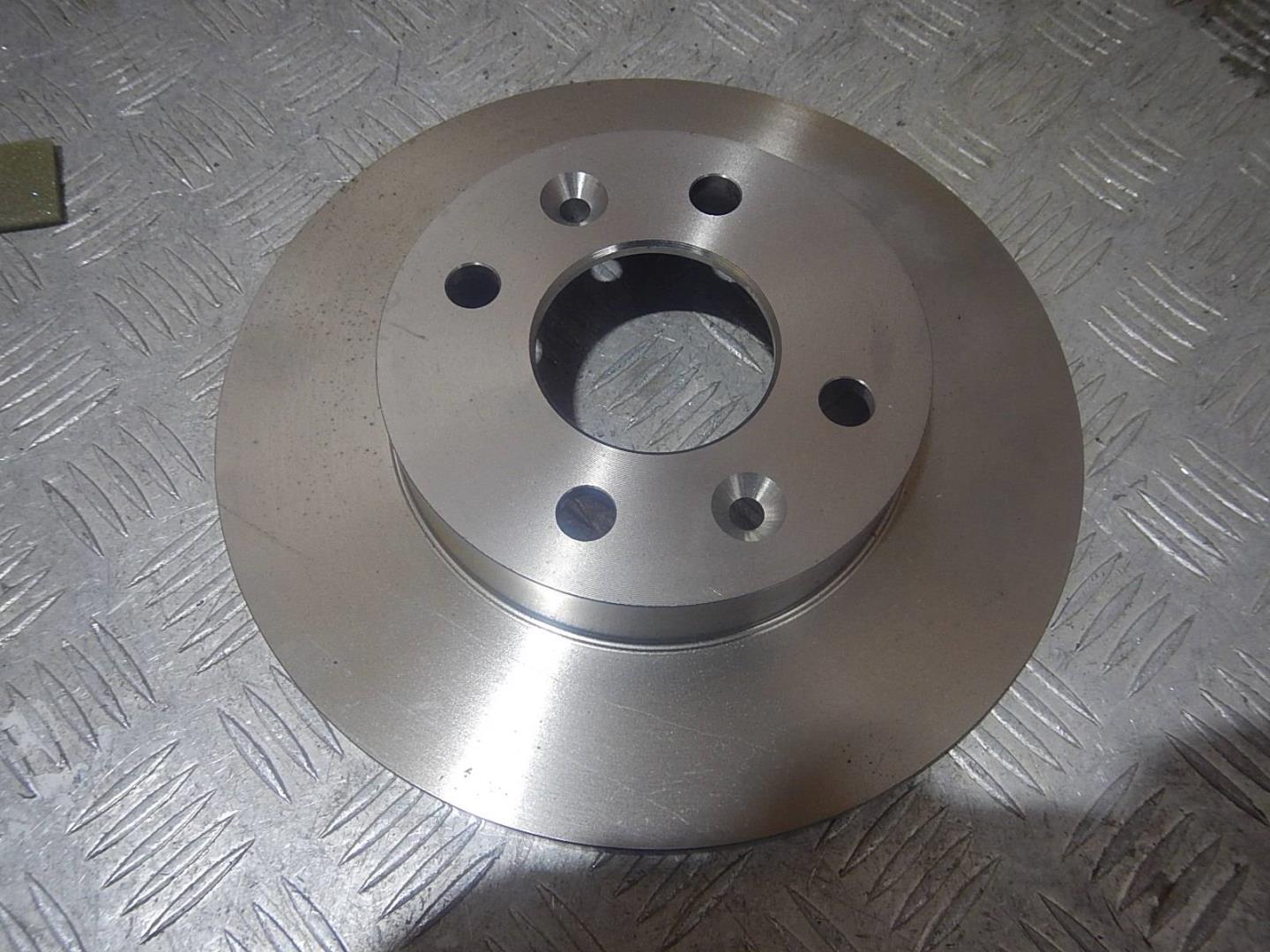 Диск тормозной передний не вентилируемый