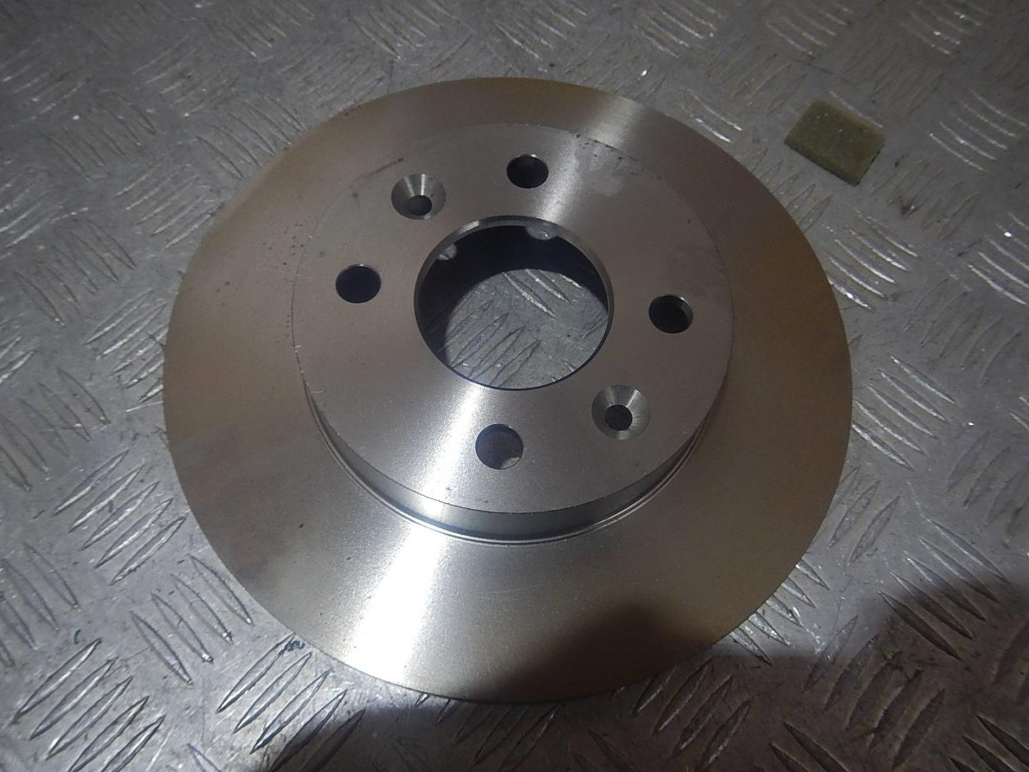 Диск тормозной передний не вентилируемый