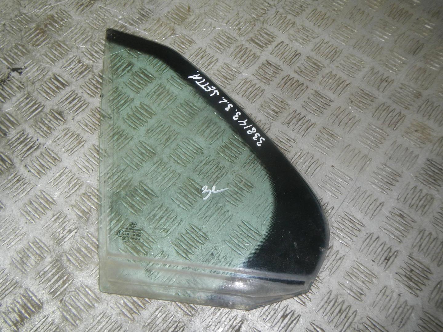 Стекло двери задней левой (форточка)