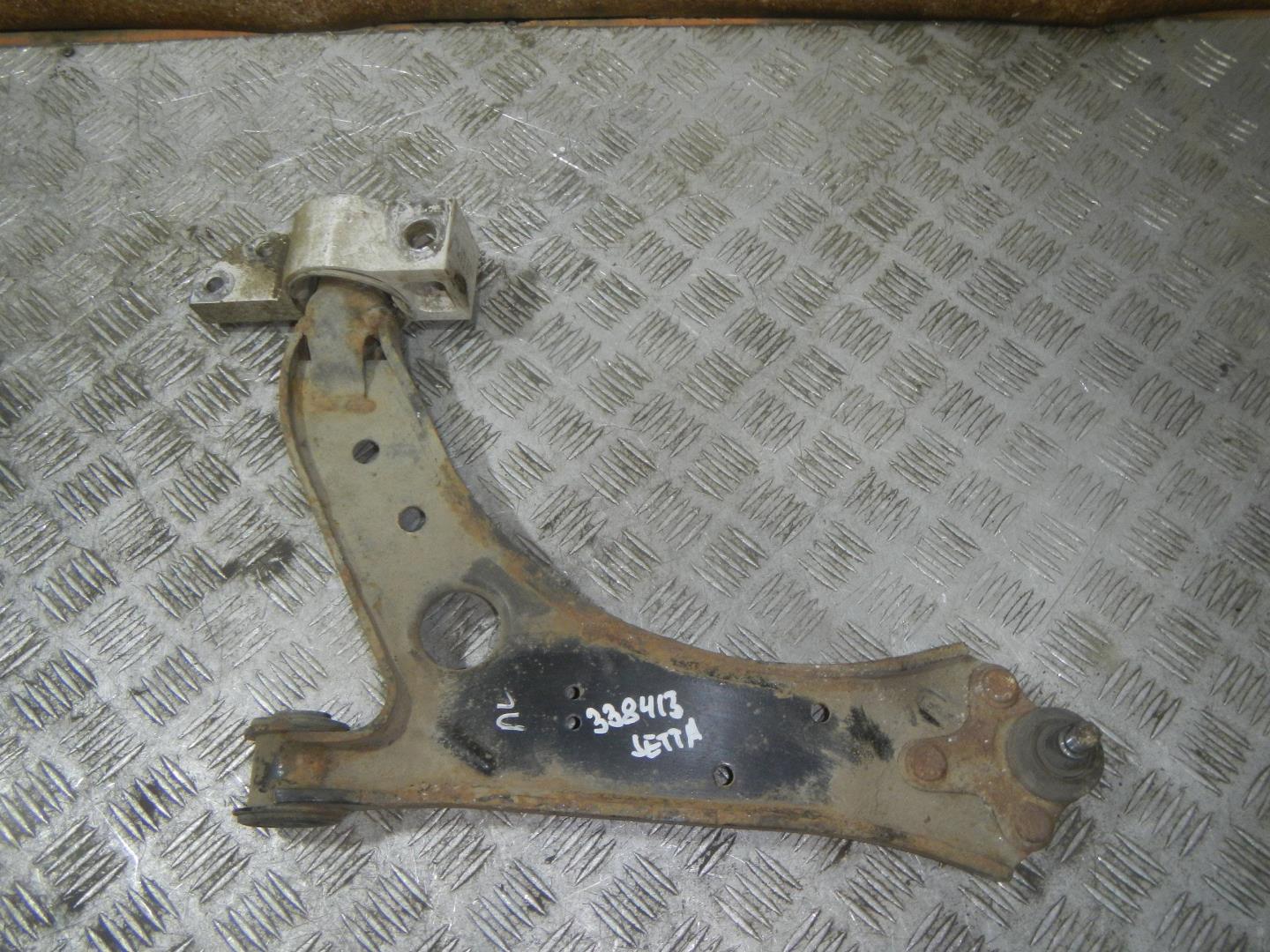 Рычаг передний левый