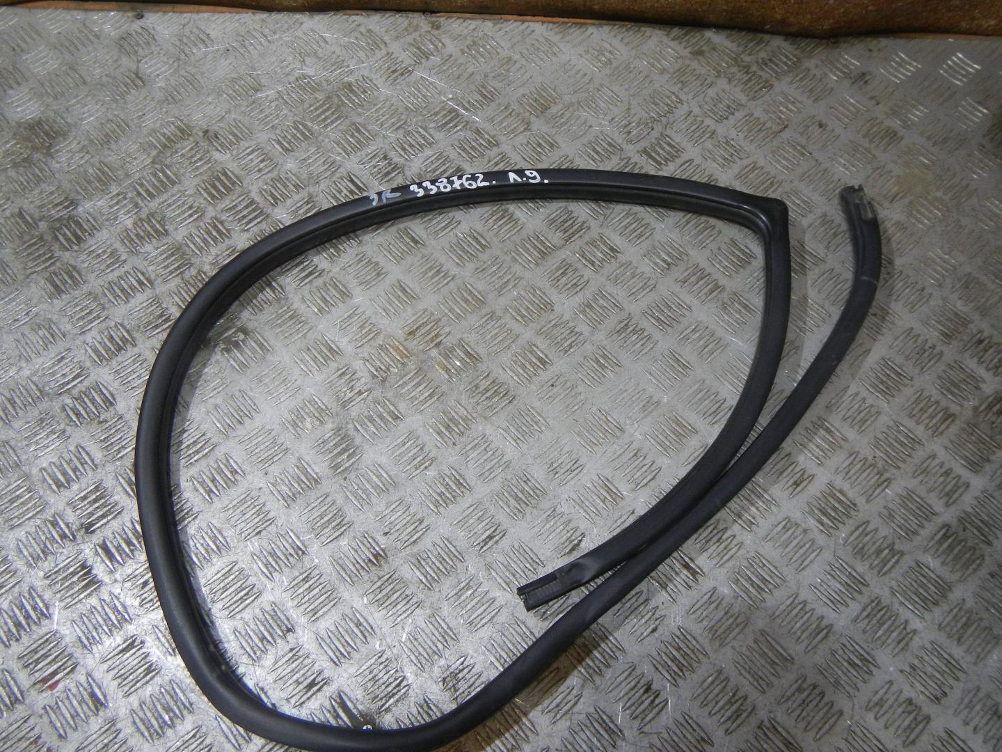 Уплотнитель двери