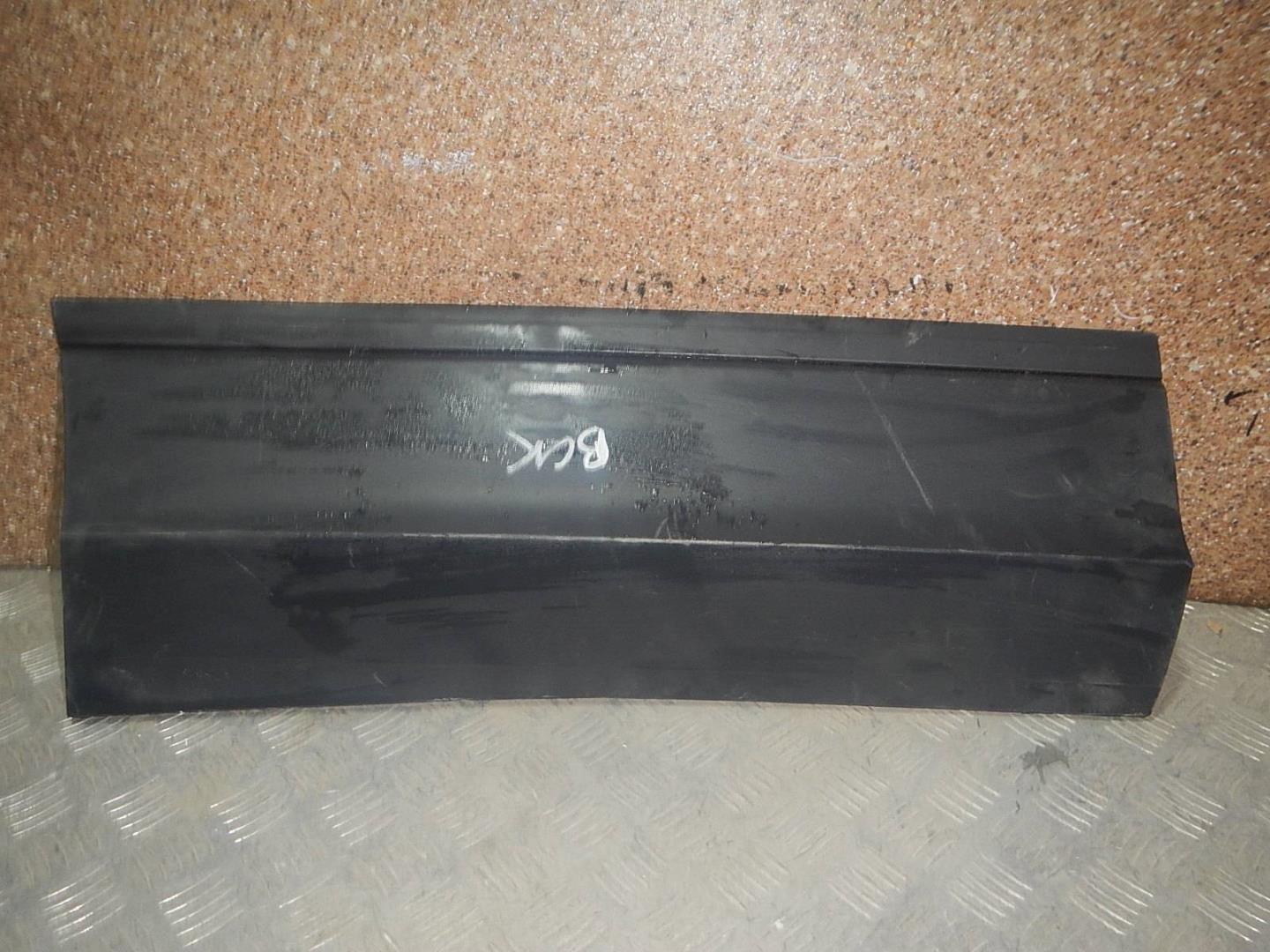 Молдинг задней правой двери