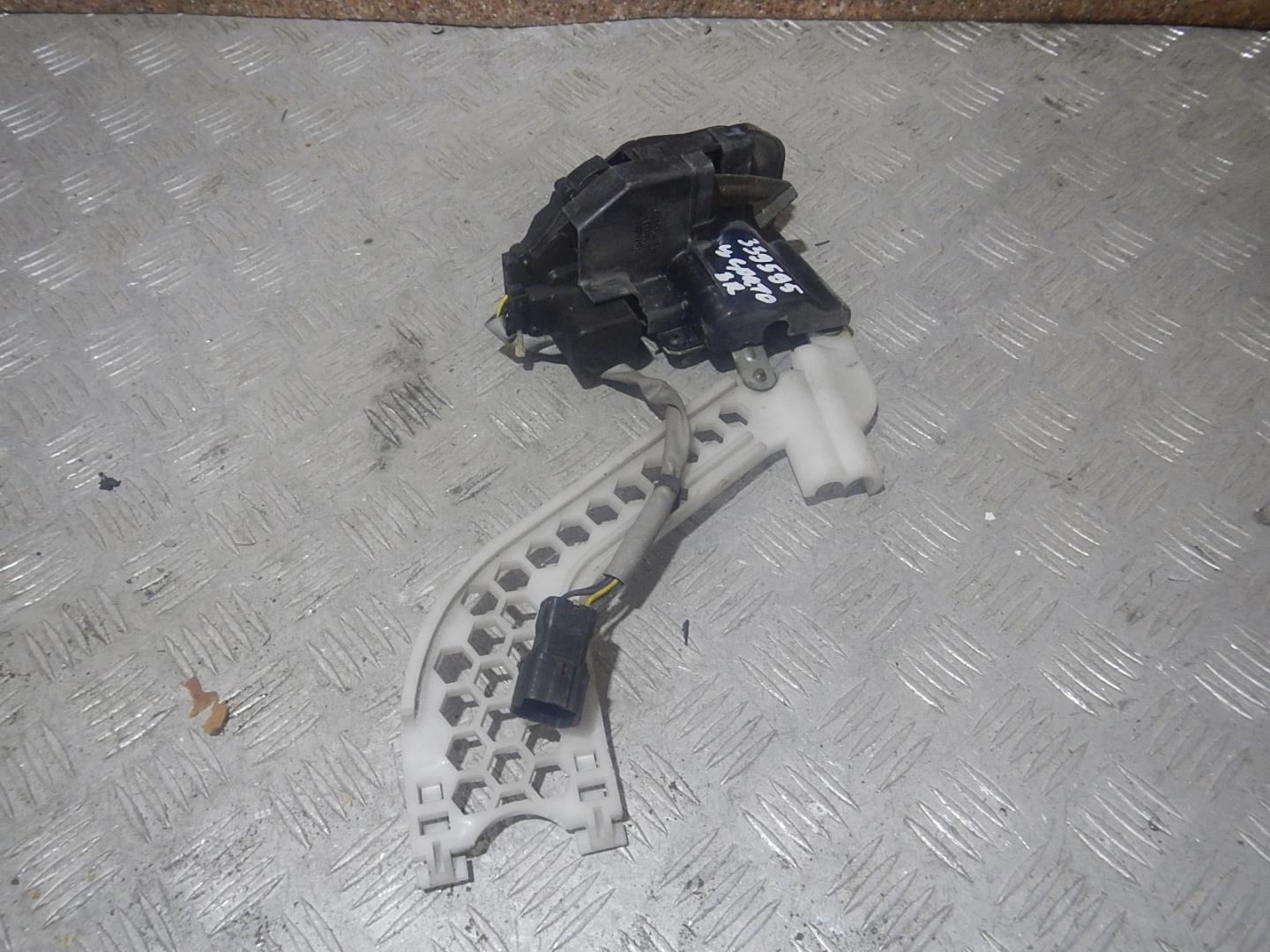 Замок двери задней правой