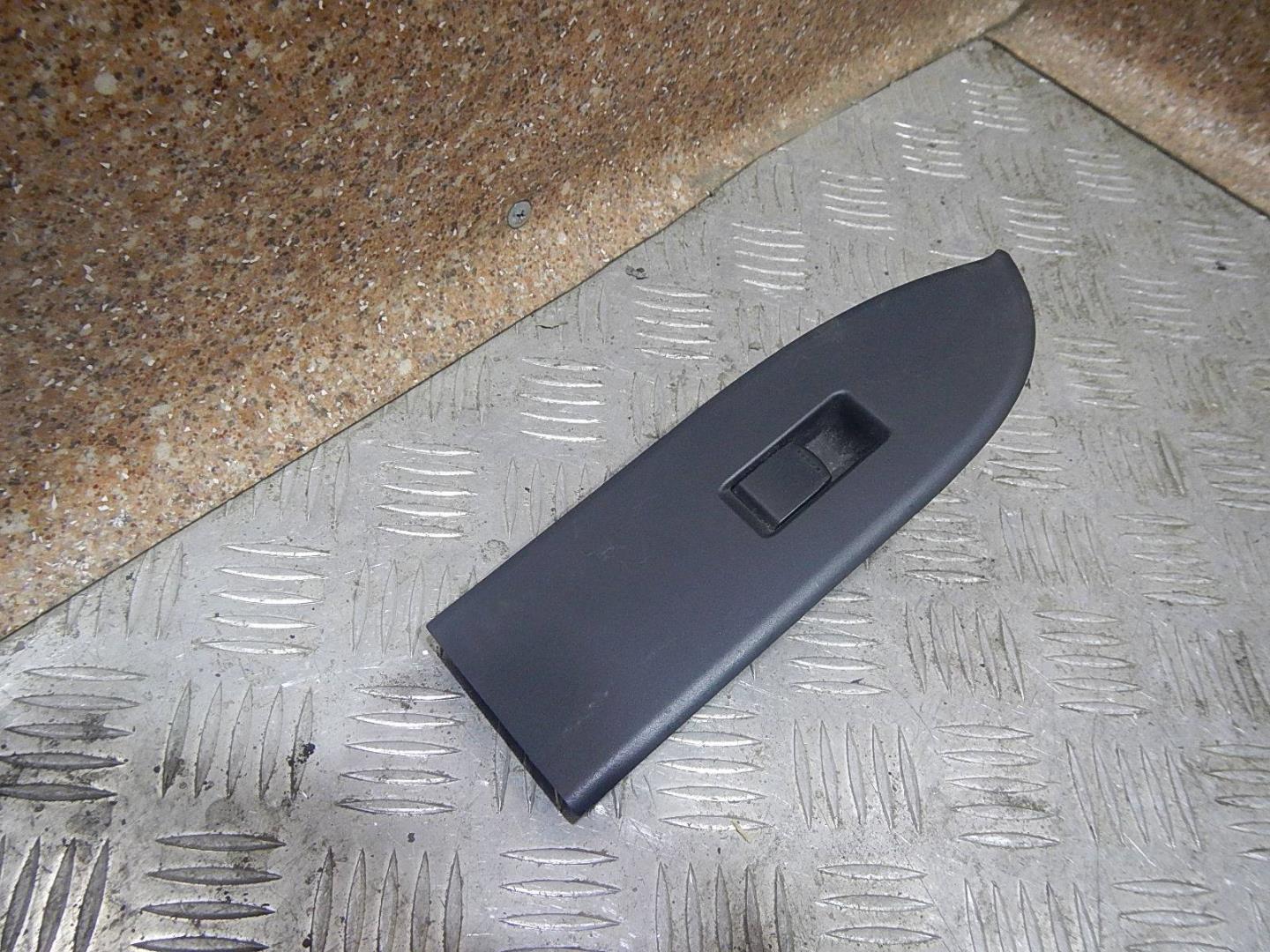 Кнопка стеклоподъемника