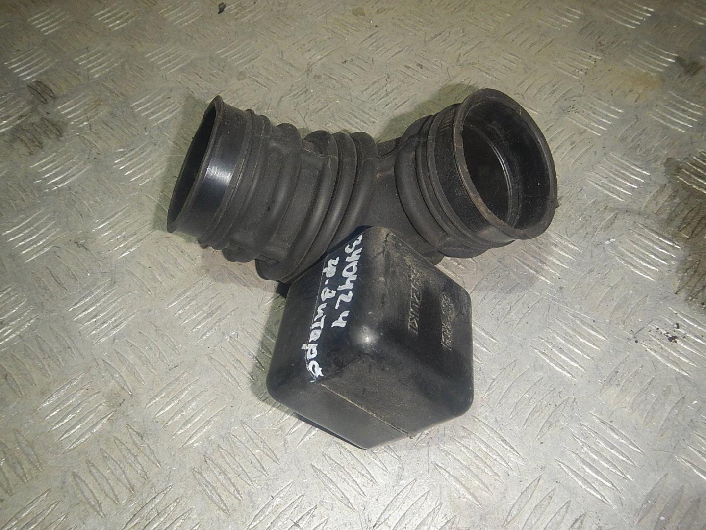 Патрубок воздушного фильтра