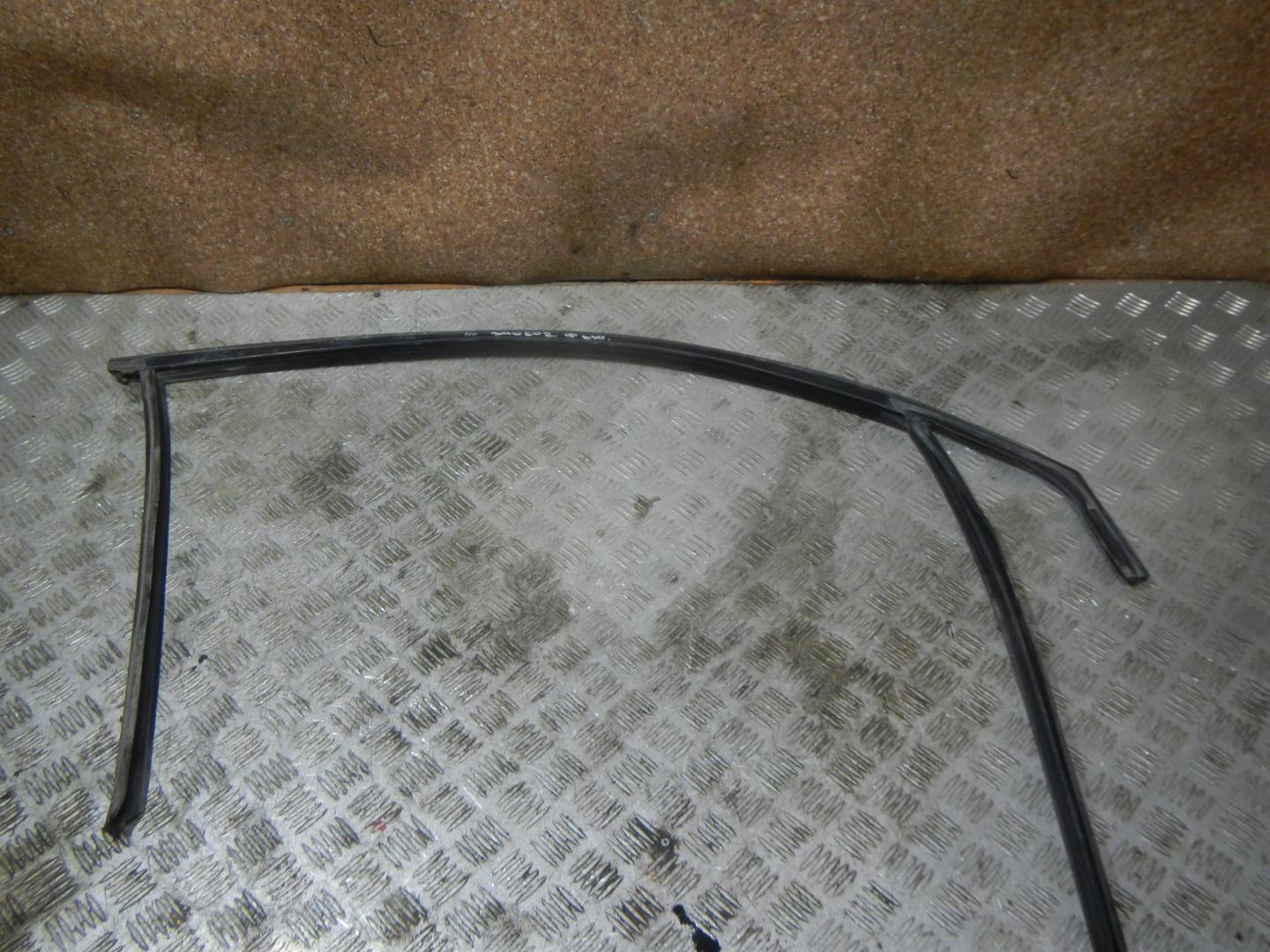 Уплотнитель стекла двери