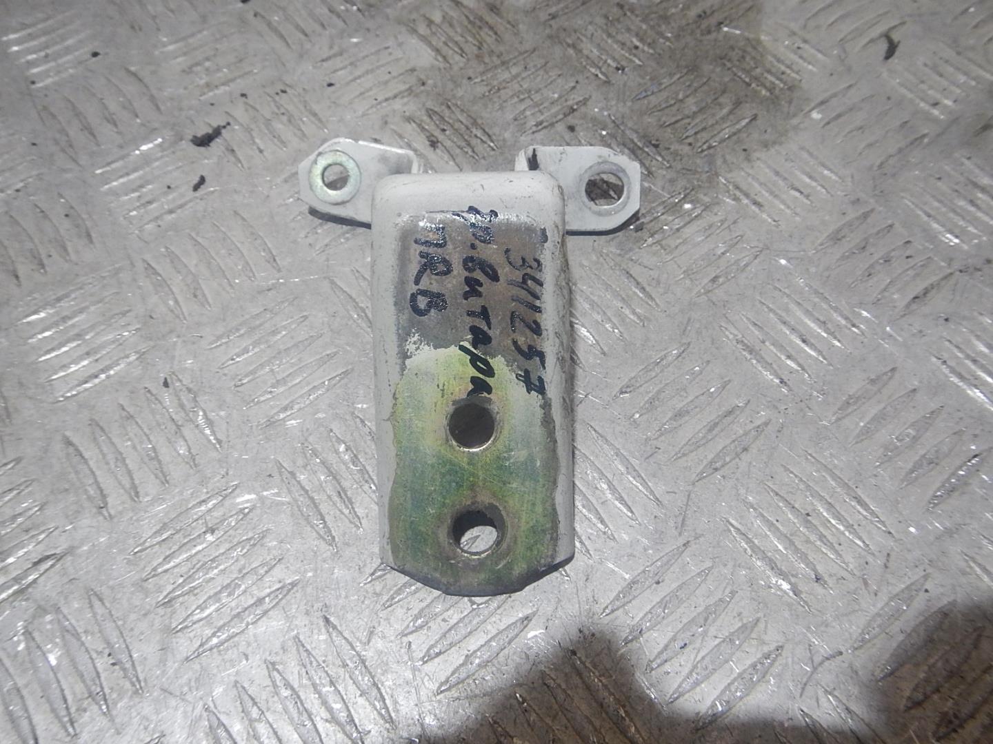 Петля двери передней правой верхняя