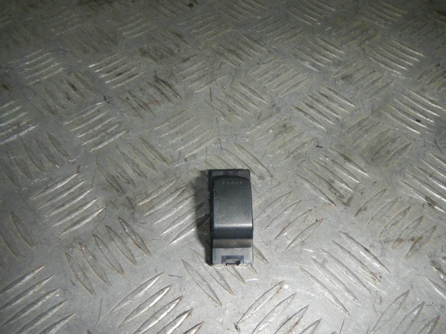 Кнопка стеклоподъемника